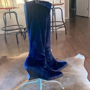 Fluevog Chatterbox Ishshoes Blue Velvet Boots Discontinued Size 9